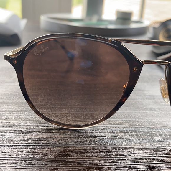 Women’s Ray Bans - Picture 3 of 3